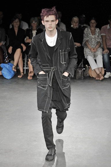 desfiles-commedesgarcons-parisverao2009menrtw-104