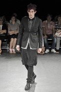 desfiles-commedesgarcons-parisverao2009menrtw-109
