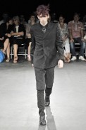 desfiles-commedesgarcons-parisverao2009menrtw-110