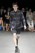 desfiles-commedesgarcons-parisverao2009menrtw-112
