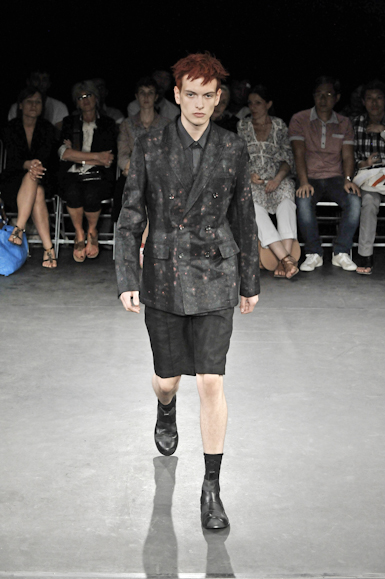 desfiles-commedesgarcons-parisverao2009menrtw-113