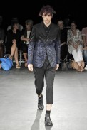 desfiles-commedesgarcons-parisverao2009menrtw-115