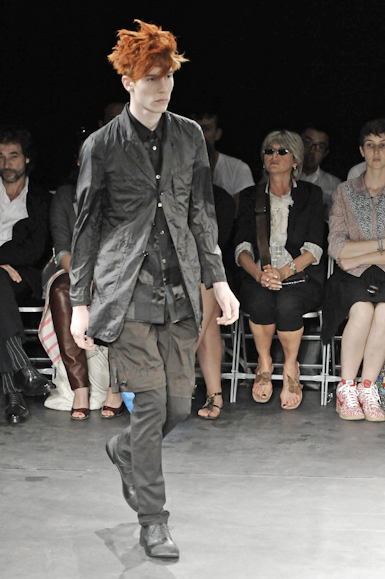 desfiles-commedesgarcons-parisverao2009menrtw-117