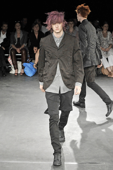 desfiles-commedesgarcons-parisverao2009menrtw-118