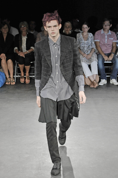 desfiles-commedesgarcons-parisverao2009menrtw-122