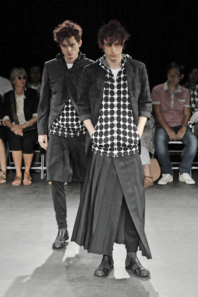 desfiles-commedesgarcons-parisverao2009menrtw-125