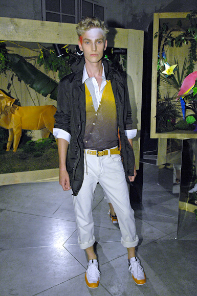 desfiles-kenzo-parisverao2008men-103