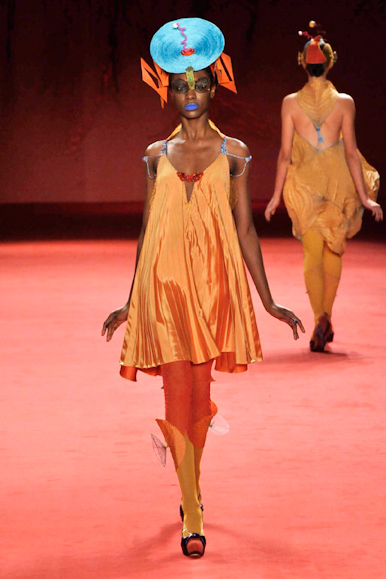 desfile-linovillaventura-spfwverao2009rtw-109