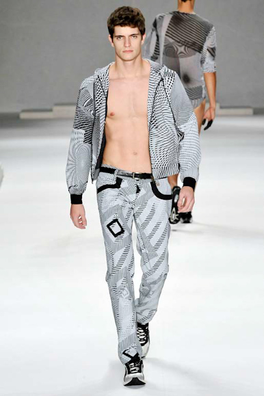 desfile-marioqueiroz-spfwverao2009rtw-111