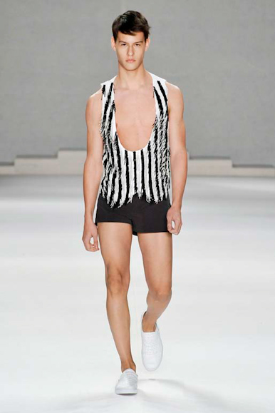 desfile-marioqueiroz-spfwverao2009rtw-120