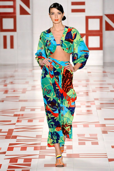 desfile-neon-spfwverao2009rtw-122