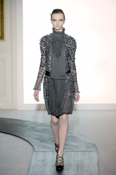 desfiles-valentino-parisinverno2008hc-121