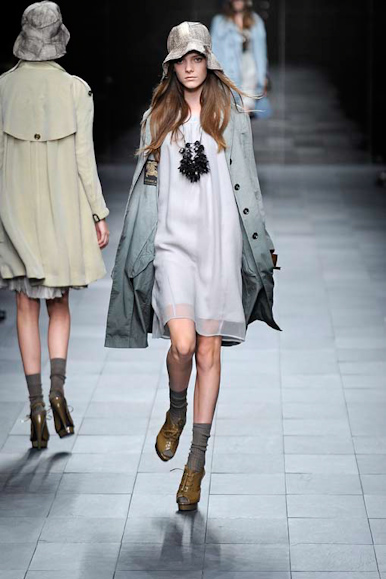 desfile-burberry-milanverao2009rtw-100