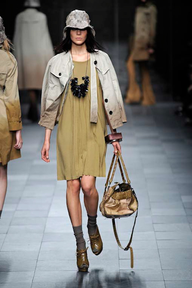 desfile-burberry-milanverao2009rtw-104