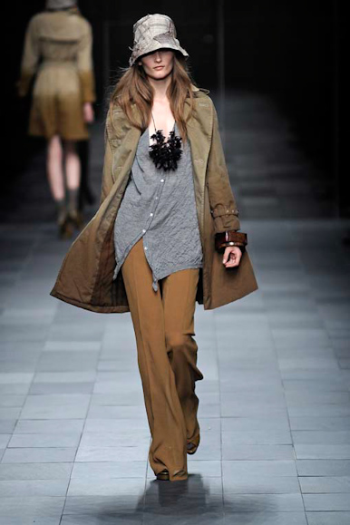 desfile-burberry-milanverao2009rtw-105