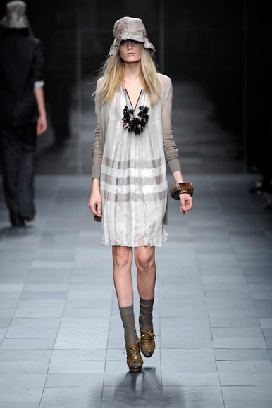 desfile-burberry-milanverao2009rtw-114