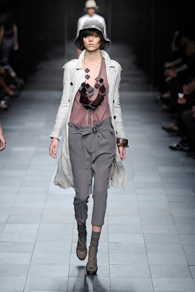 desfile-burberry-milanverao2009rtw-135