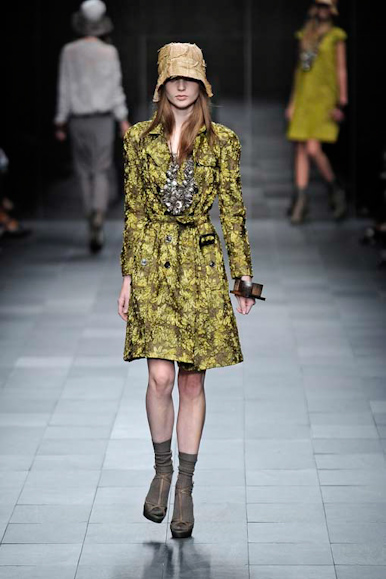 desfile-burberry-milanverao2009rtw-138