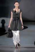 desfile-emporioarmani-milanverao2009rtw-113