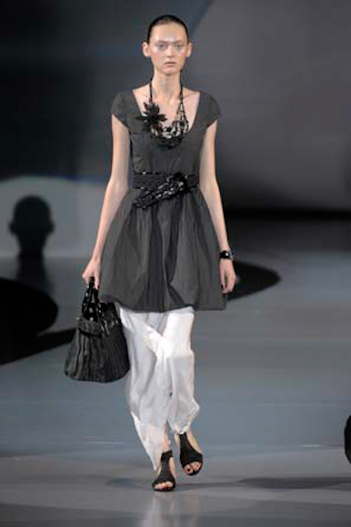 desfile-emporioarmani-milanverao2009rtw-113
