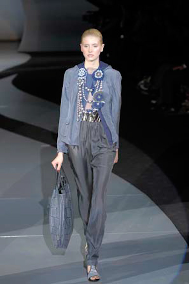 desfile-emporioarmani-milanverao2009rtw-115