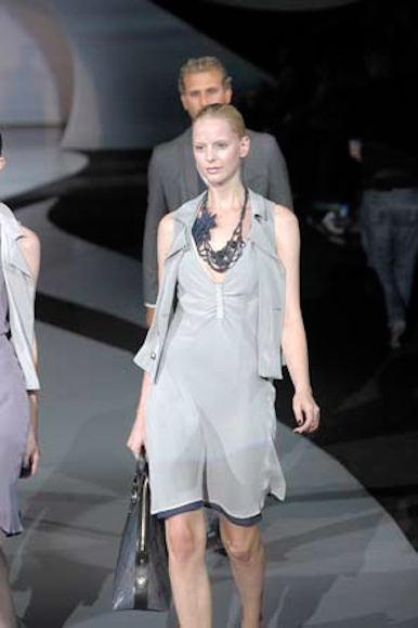 desfile-emporioarmani-milanverao2009rtw-117
