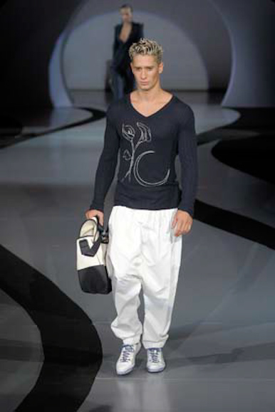 desfile-emporioarmani-milanverao2009rtw-135
