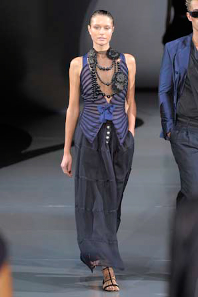 desfile-emporioarmani-milanverao2009rtw-148