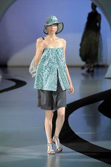 desfile-emporioarmani-milanverao2009rtw-167