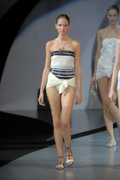 desfile-emporioarmani-milanverao2009rtw-176