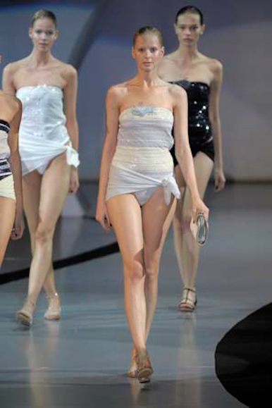 desfile-emporioarmani-milanverao2009rtw-177
