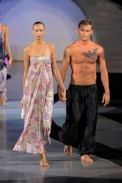 desfile-emporioarmani-milanverao2009rtw-189