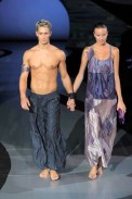 desfile-emporioarmani-milanverao2009rtw-190
