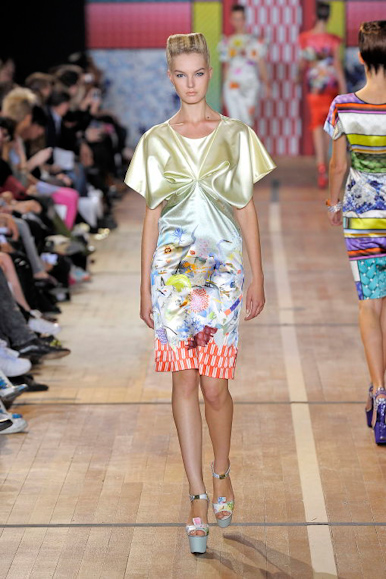 desfile-bassobrooke-londresverao2009rtw-124