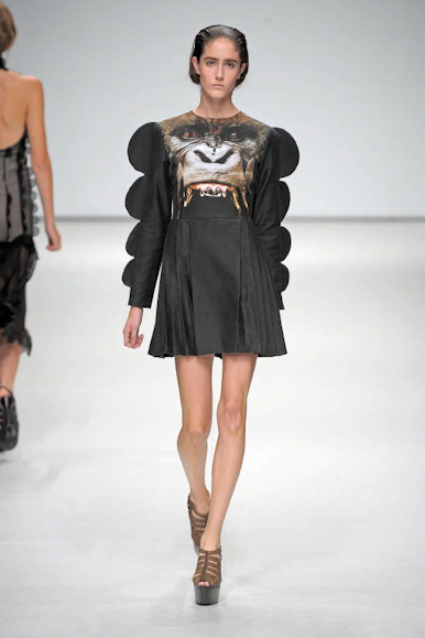 desfile-ckane-londresverao2009rtw-111