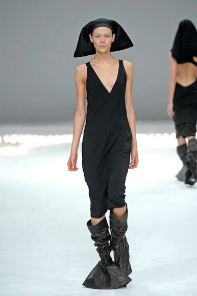 desfile-rickyowens-parisveraortw2009-101