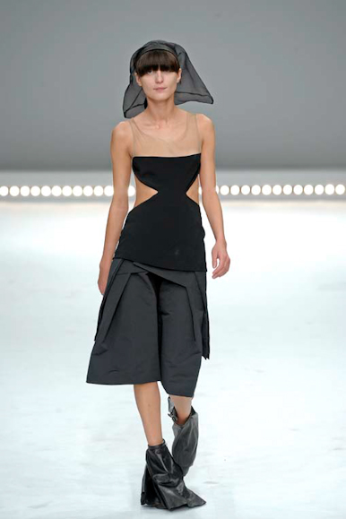 desfile-rickyowens-parisveraortw2009-112