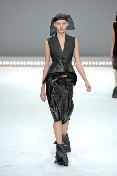 desfile-rickyowens-parisveraortw2009-116
