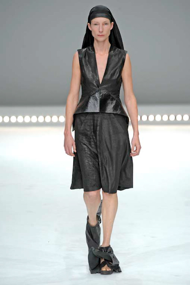 desfile-rickyowens-parisveraortw2009-118