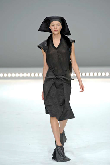 desfile-rickyowens-parisveraortw2009-119