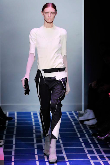 desfile-balenciaga-parisverao2009rtw-122