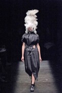 desfile-cdesgarcons-parisverao2009rtw-100