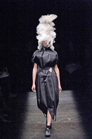 desfile-cdesgarcons-parisverao2009rtw-100
