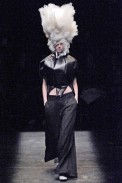 desfile-cdesgarcons-parisverao2009rtw-101