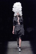 desfile-cdesgarcons-parisverao2009rtw-103