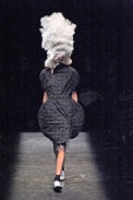 desfile-cdesgarcons-parisverao2009rtw-105