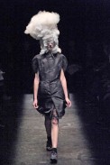 desfile-cdesgarcons-parisverao2009rtw-106