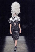 desfile-cdesgarcons-parisverao2009rtw-107