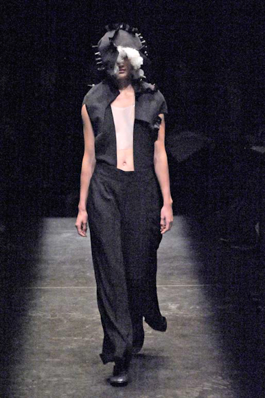 desfile-cdesgarcons-parisverao2009rtw-108