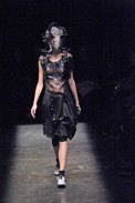 desfile-cdesgarcons-parisverao2009rtw-109